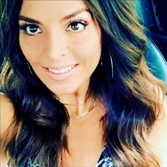 Meet your Posher, Mindy - Picture 2 of 3